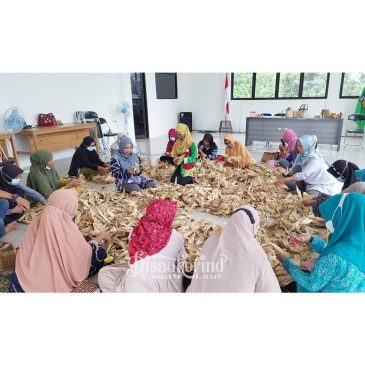 Pembukaan Pelatihan Pembuatan Produk Fashion Berbahan Kulit Jagung di Kecamatan Takisung