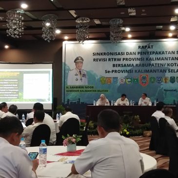 Menghadiri Rapat Sinkronisasi dan Penyepakatan Substansi Revisi RTRW Provinsi Kalimantan Selatan bersama Kabupaten/Kota se-Provinsi