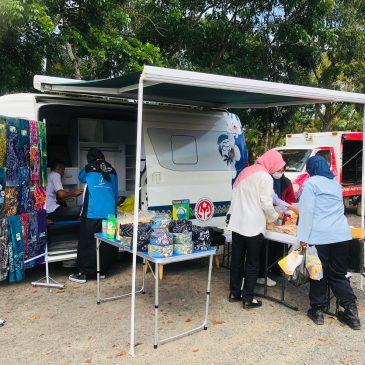 Mobil Promosi IKM turut serta mensukseskan Pasar Murah yang diselenggarakan Diskopdag Tanah Laut